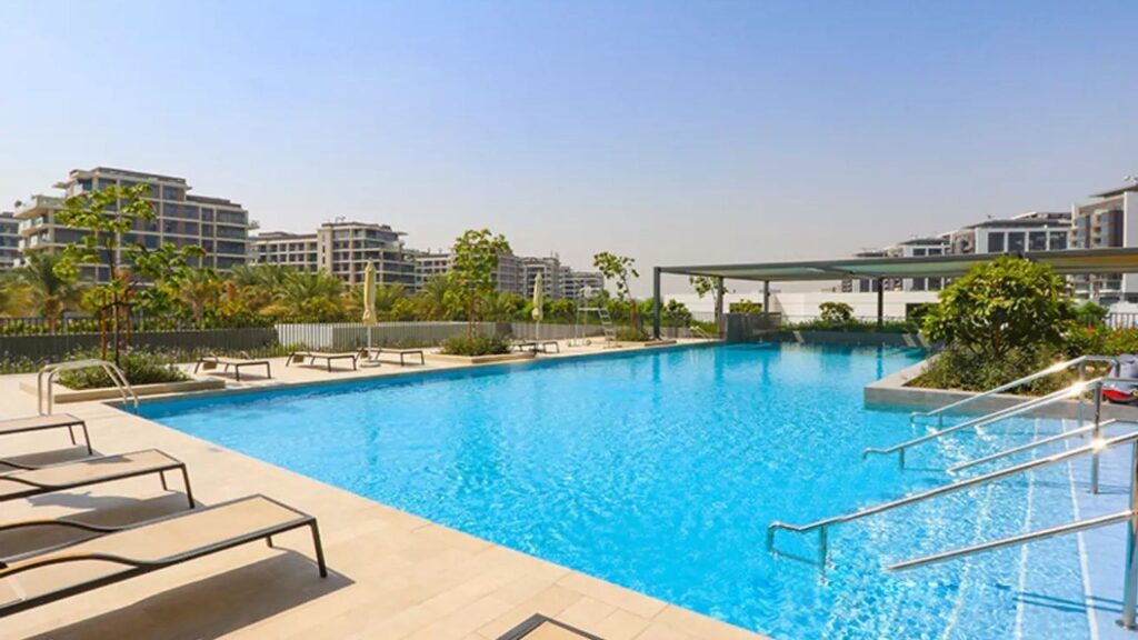 outdoor swimming pool dubai